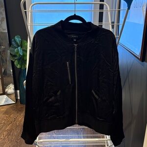 Like New!! Evereve Black Bomber Jacket with Zippered Pockets